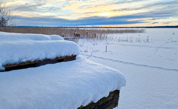 Badbryggan nedanför Orupsberget, med den is- och snöbeklädda Sätoftasjön i bakgrunden. Foto: Richard Nilsson